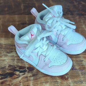 Nike Kids Sneakers in Pink and White